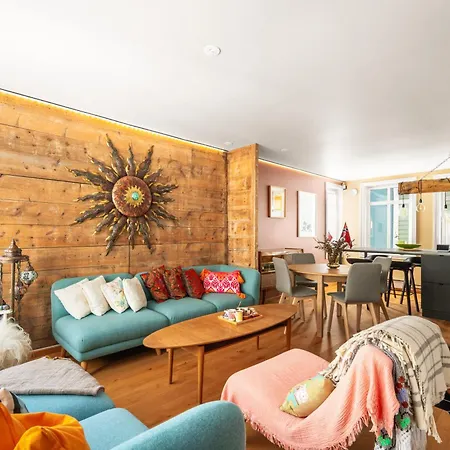 Unique & Cosy House In Center