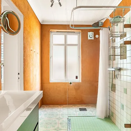 Unique & Cosy House In Center *