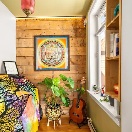 Unique & Cosy House In Center