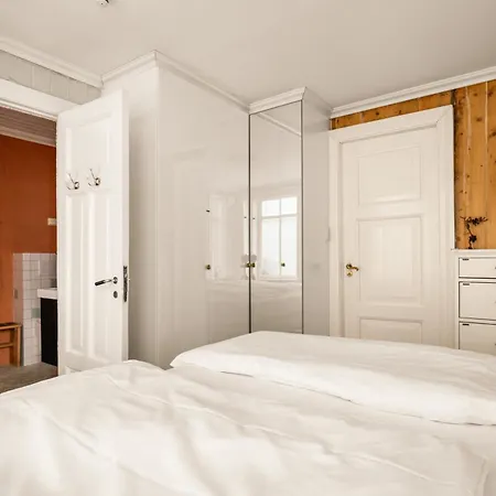 Unique & Cosy House In Center