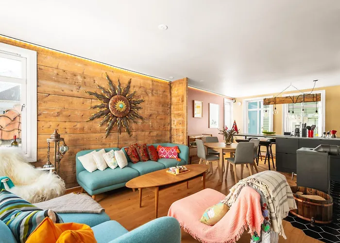 Unique & Cosy House In Center